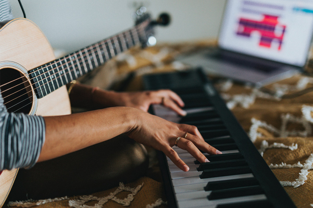 Гитара и пианино: что легче освоить? | A&T Trade