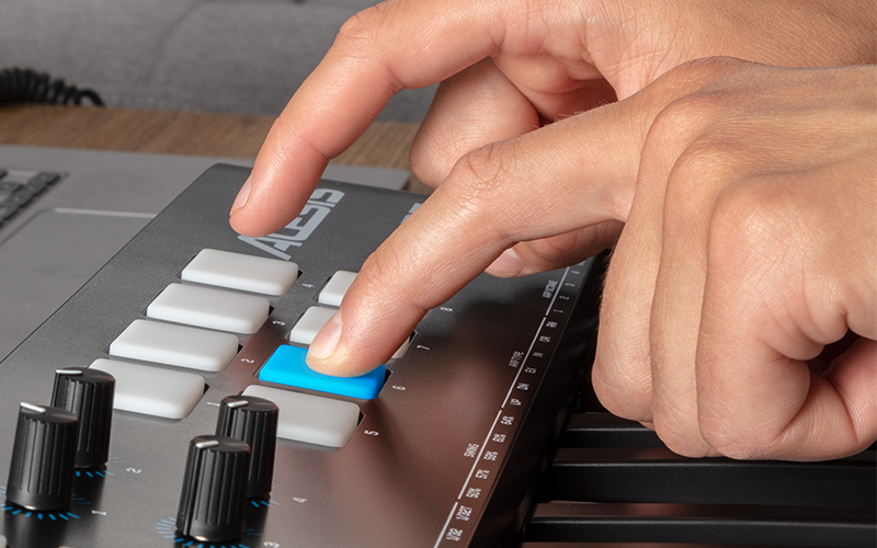 ALESIS V25 MKII настройки миди-клавиатуры перед использованием | A&T Trade